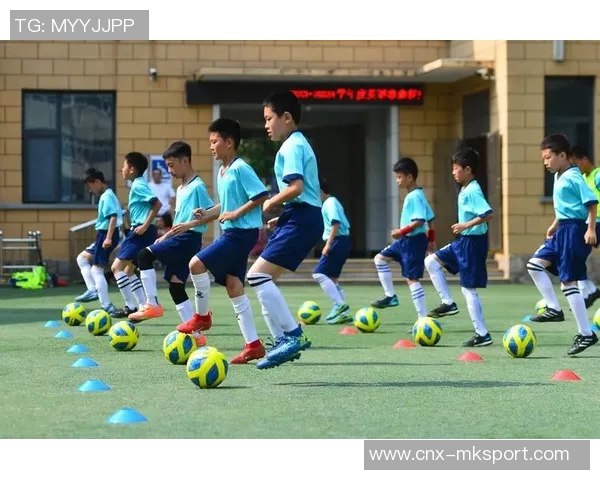 提升足球基本功的有效训练方法与技巧分享 提升足球基本功的有效训练方法与技巧分享